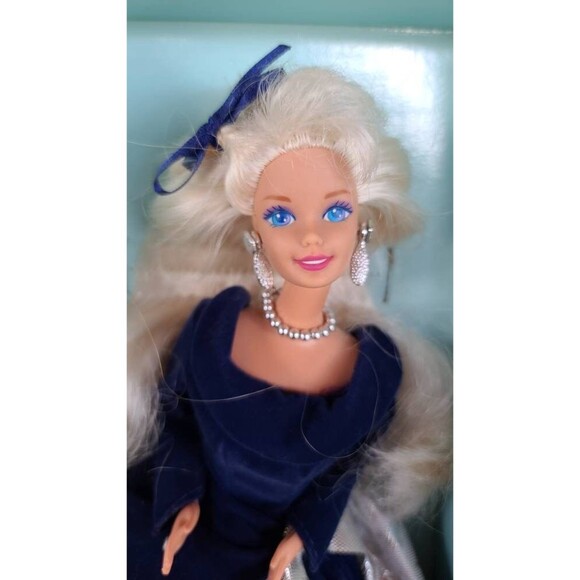 Avon Winter Velvet Barbie - Picture 3 of 10